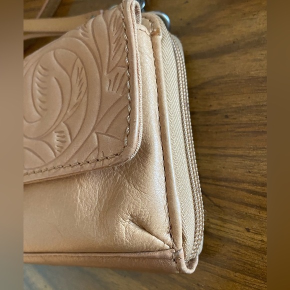 The Sak Sequoia Smartphone Flap Crossbody Women Beige Leather Bag - Picture 3 of 12